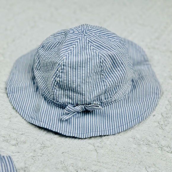 Carter's bubble romper with hats - Picture 2 of 8